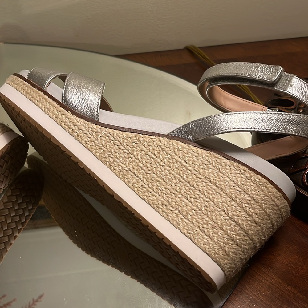 Shoes - Picture 2 of 4
